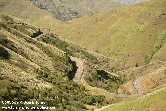 Rattlesnake Grade (WA 129) winds down to Grande Ronde valley, view south