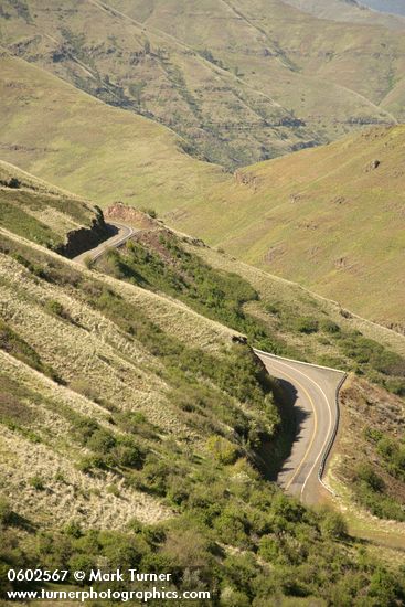 Rattlesnake Grade (WA 129) winds down to Grande Ronde valley, view south